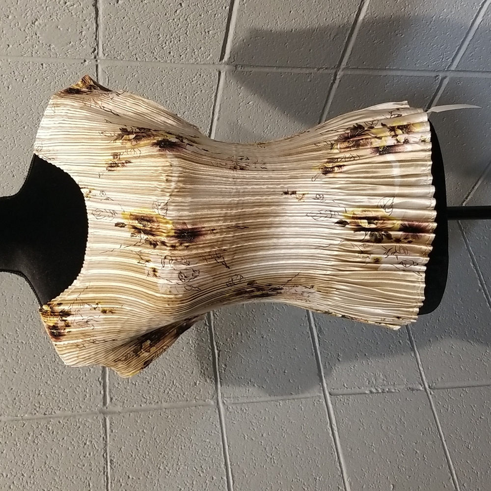 Stretchy pleated top